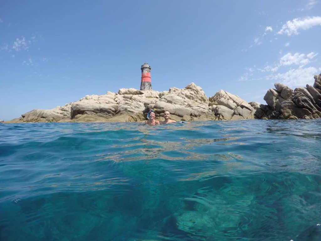 Veduta subacquea del Faro di Barrettini nell'arcipelago della Maddalena